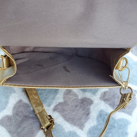 Hello Kitty Gold Faux Quilted leather Mini Bag - Picture 7 of 10